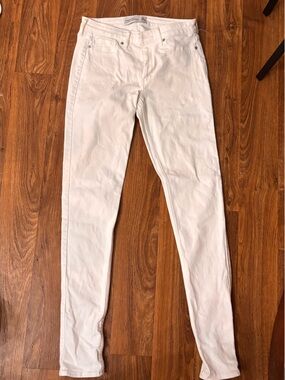 Abercrombie & Fitch White Super Skinny Jeans